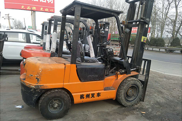 叉车
